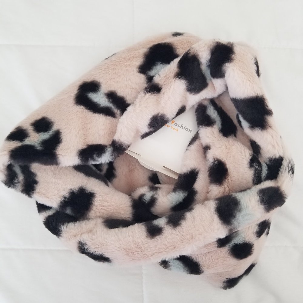 Pink leopard print infinity scarf